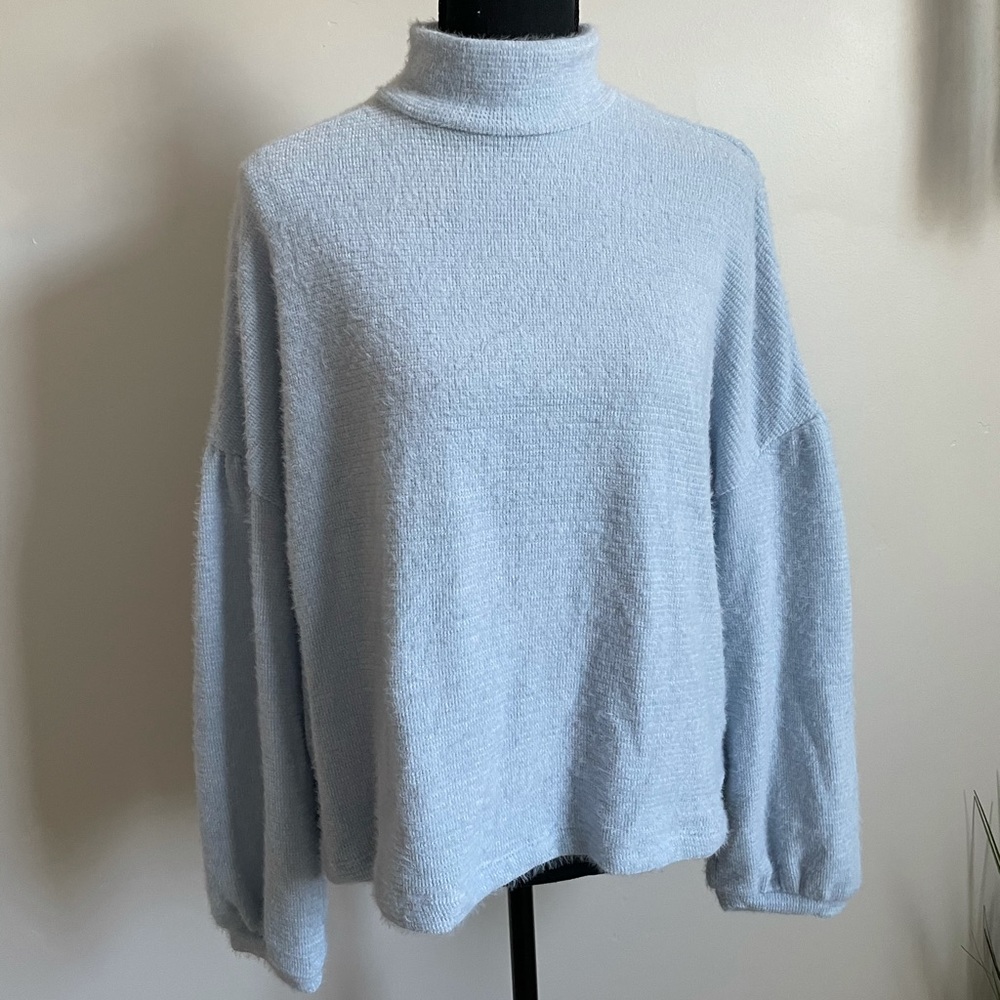 Hip & Humble medium sweater shirt